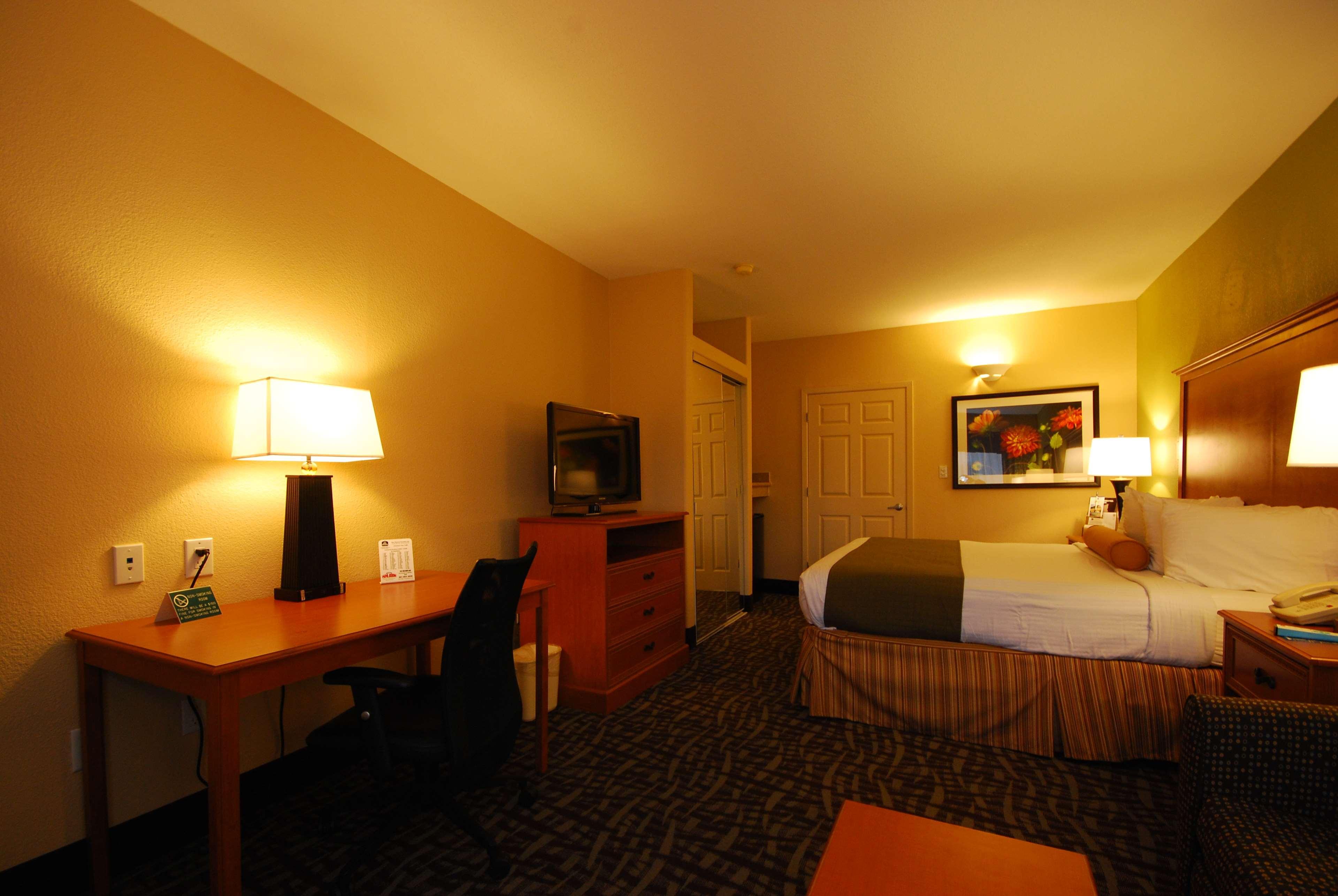 Best Western Plus Emerald Inn & Suites Garden City Eksteriør bilde