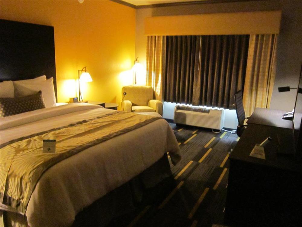 Best Western Plus Emerald Inn & Suites Garden City Rom bilde