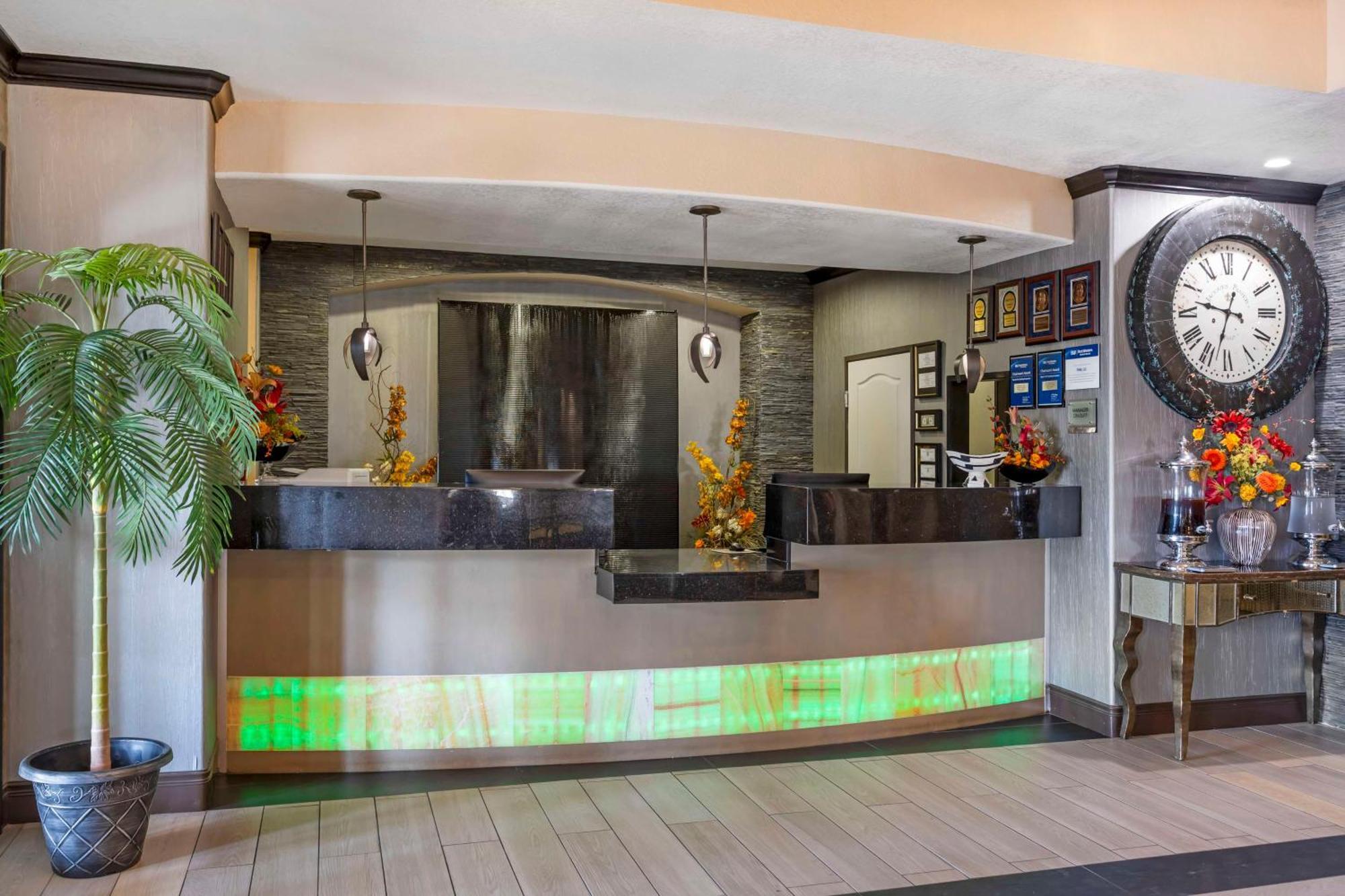 Best Western Plus Emerald Inn & Suites Garden City Eksteriør bilde