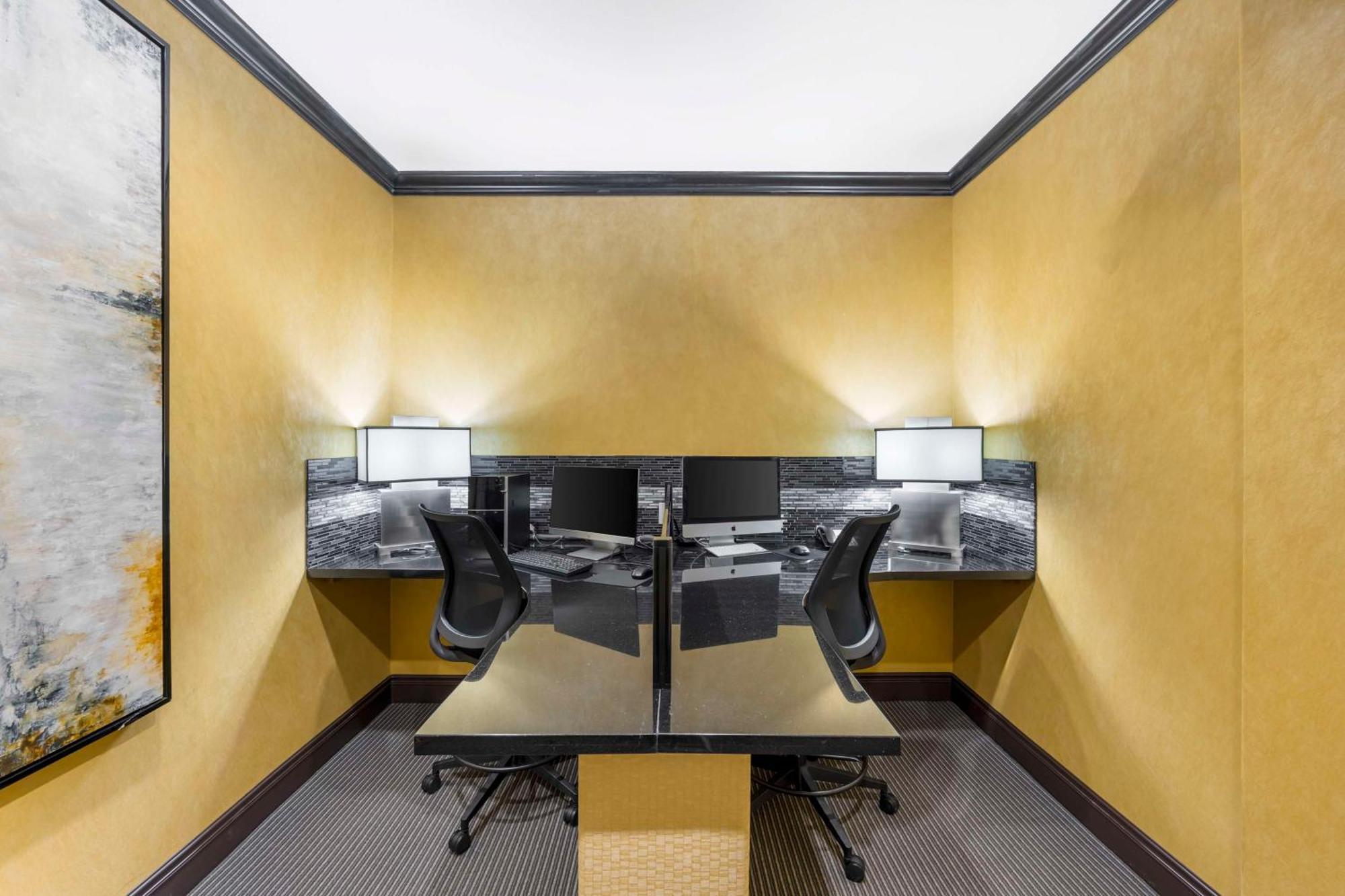 Best Western Plus Emerald Inn & Suites Garden City Eksteriør bilde