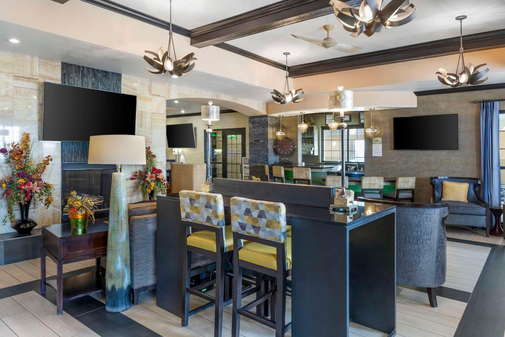 Best Western Plus Emerald Inn & Suites Garden City Eksteriør bilde