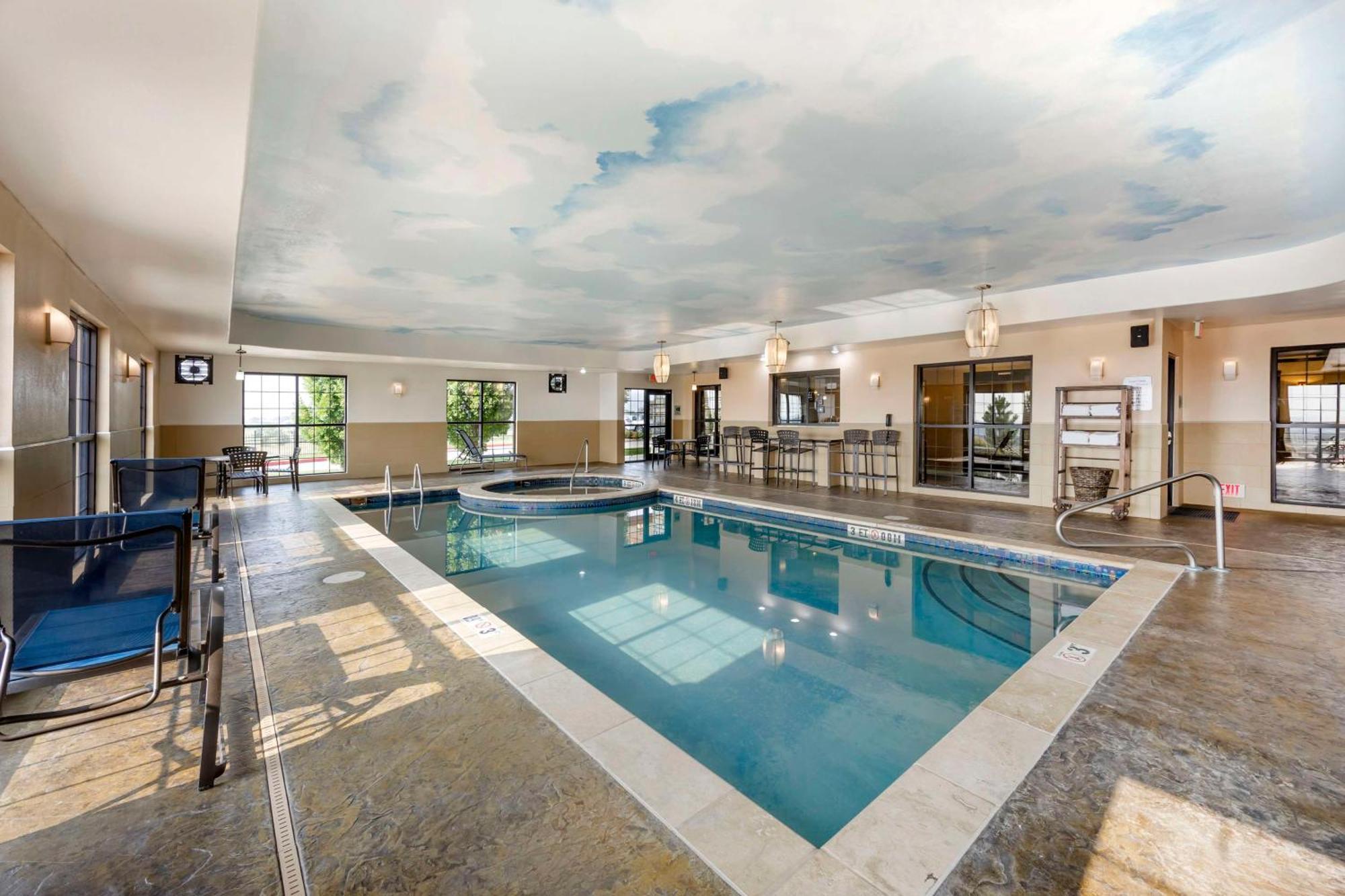 Best Western Plus Emerald Inn & Suites Garden City Eksteriør bilde